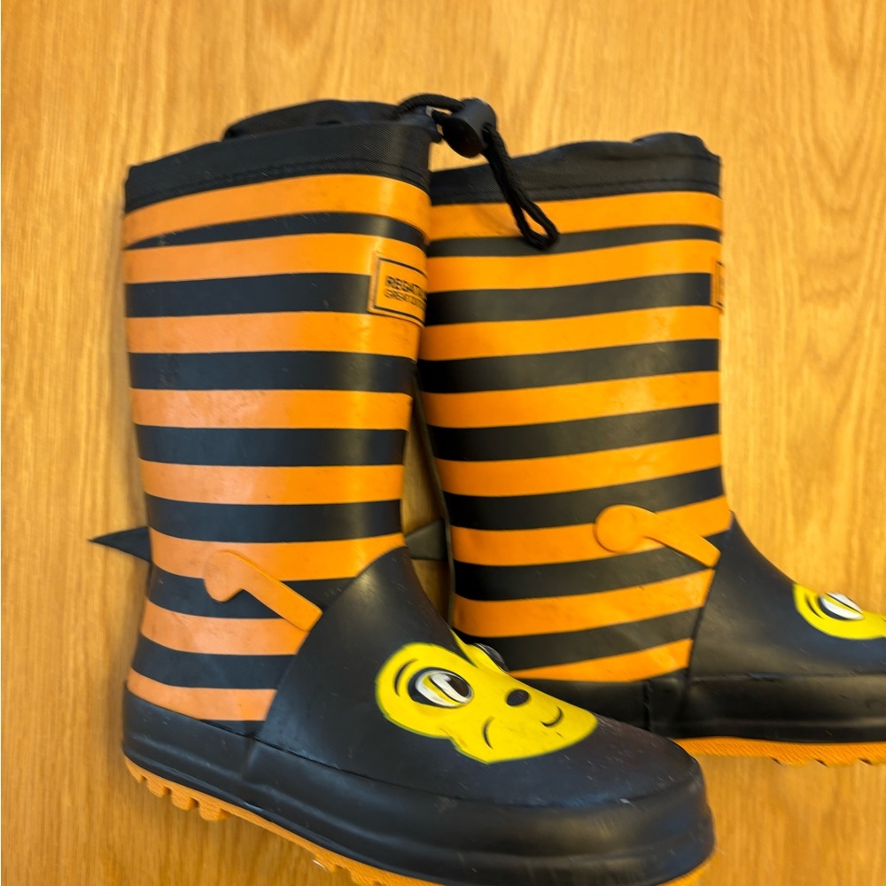 Spring Showers! Regatta Great Outdoors Kids' Bee Rain Boots - Little Kids, US 11 - Picture 3 of 5